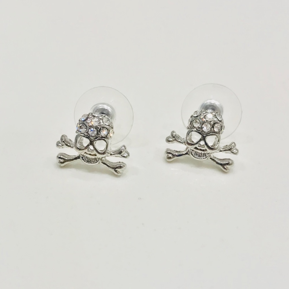 NWT Skull & bones Earrings with Rhinestone silver